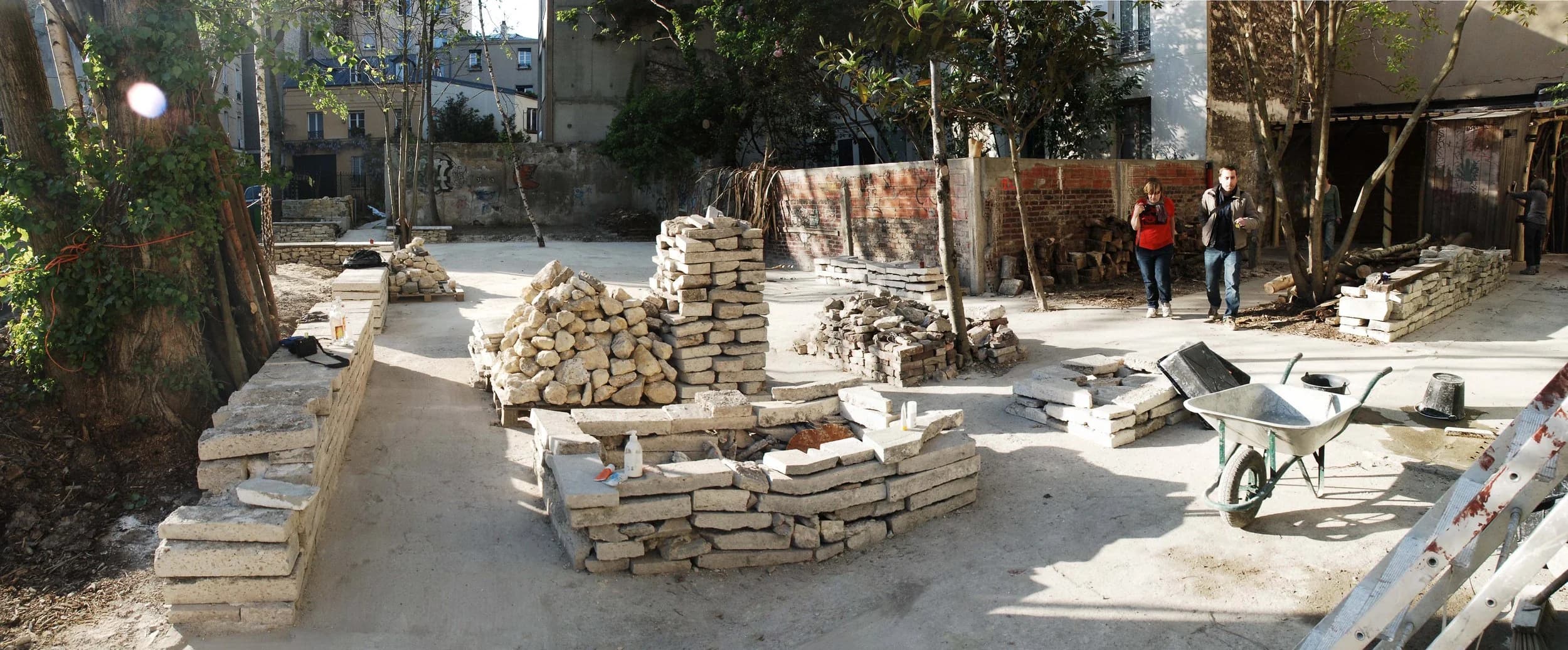 Le jardin des fêtes, Paris 14 • tri des matériaux de démolition avant réemploi